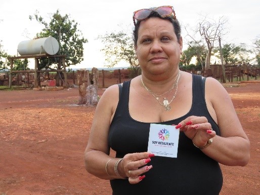 Caridad, âgée de 43 ans, vient d’Esmeralda, ville où plus de 7 000 personnes ont dû être évacuées.