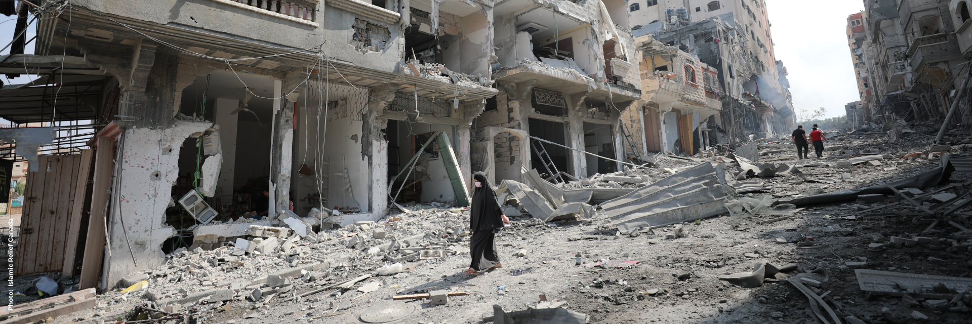 woman in the rubbles in Gaza