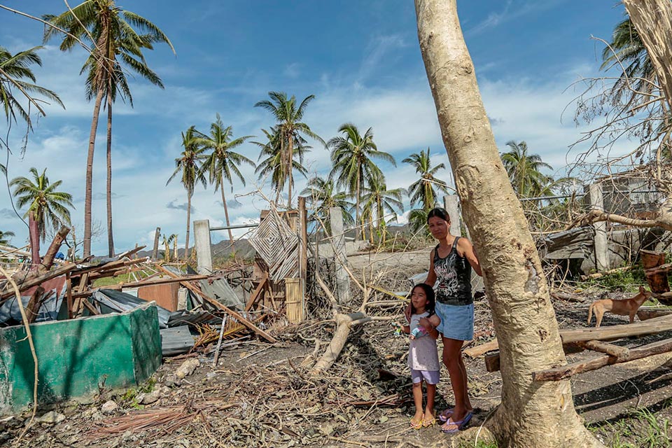 Typhoon Haiyan, mother and child