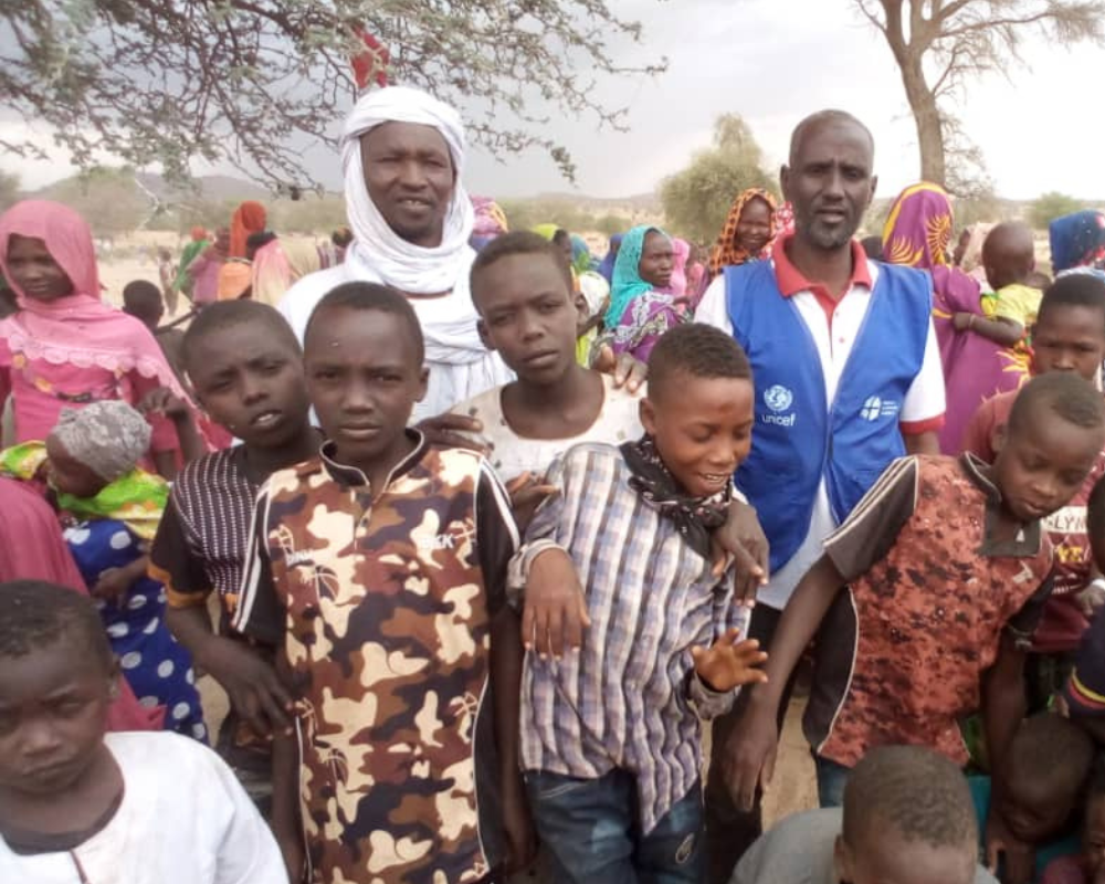 Des enfants dans un groupe de réfugiés soudanais