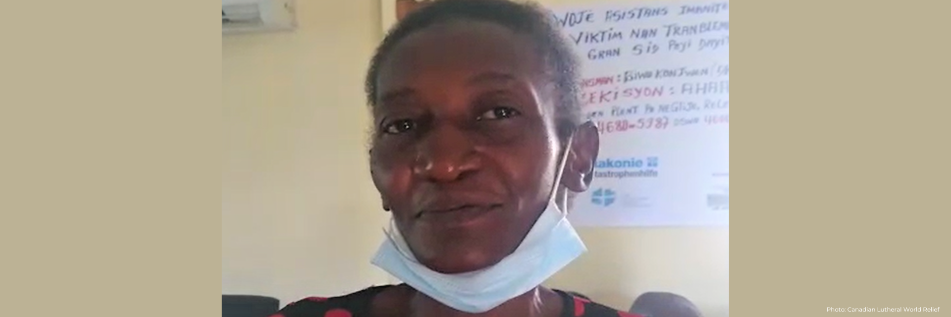Femme haitienne face camera