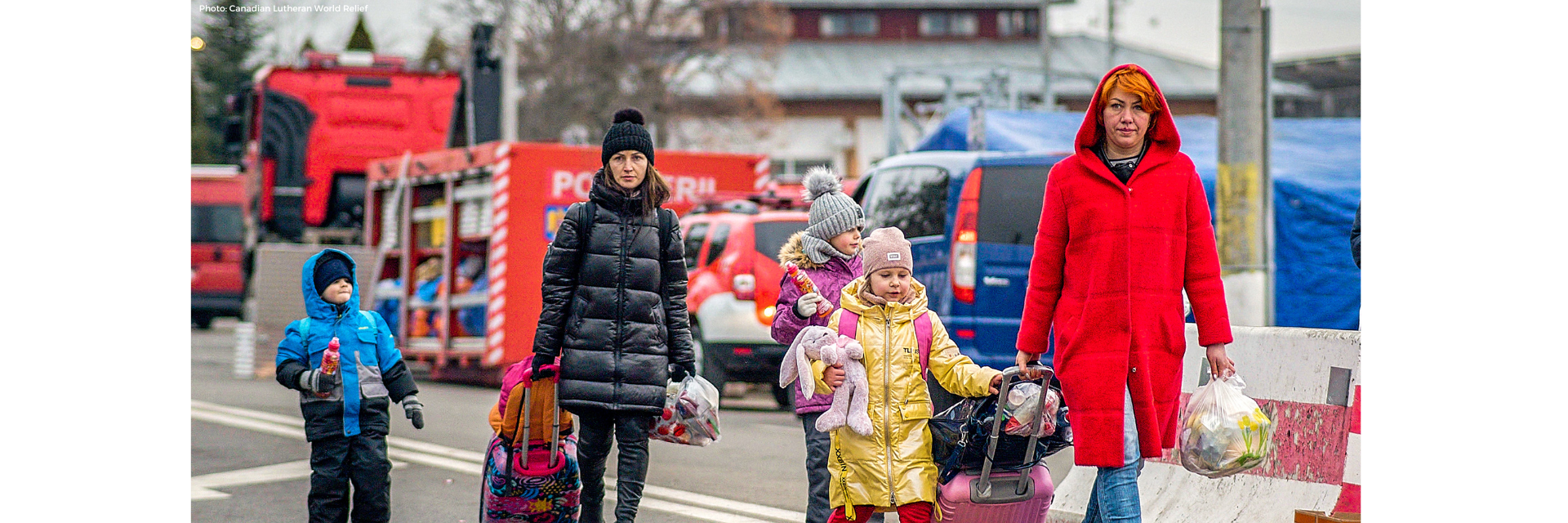 Femmes et enfants ukrainiens a pieds 