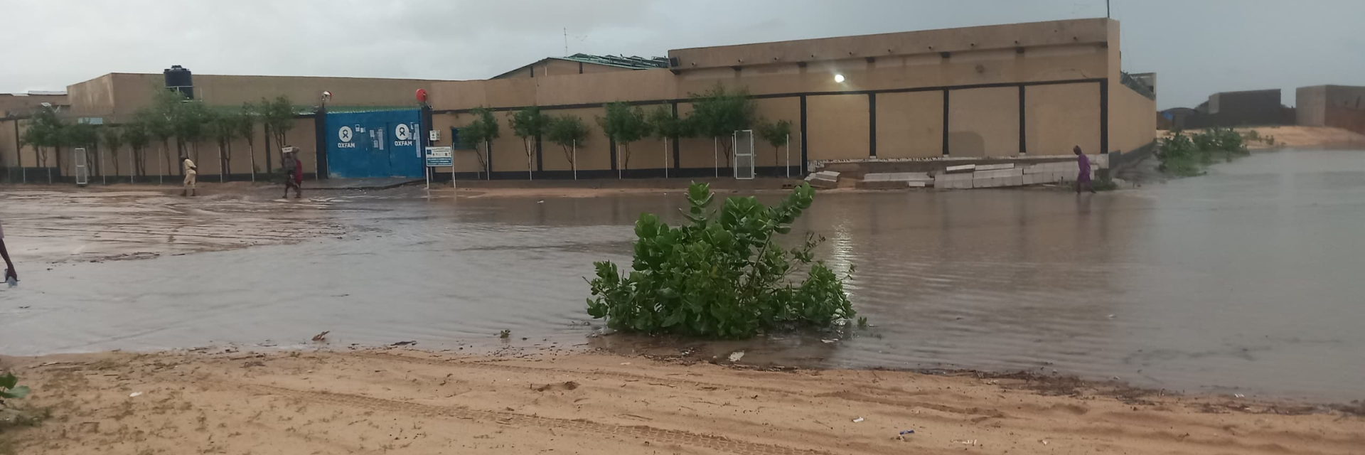 Floods in CHAF in front of the Oxfam chad office