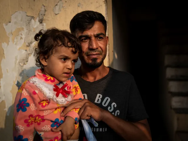 Mohammad, époux d'Amal, avec leur jeune fille