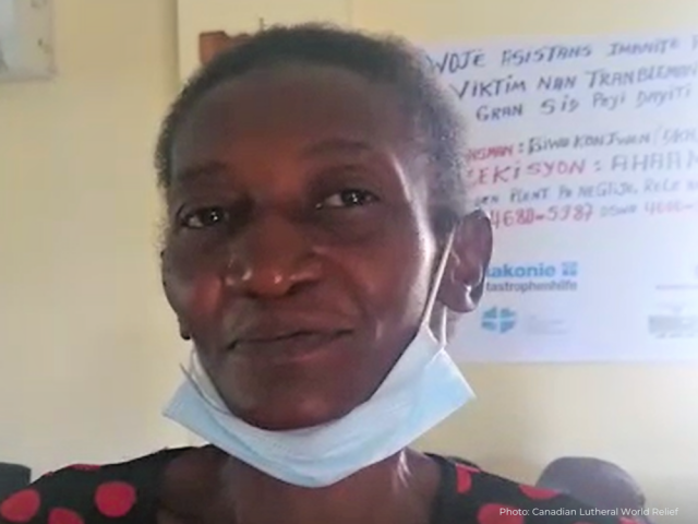 Femme haitienne face camera