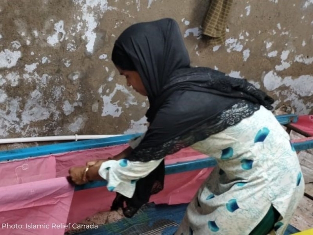 Nasrin Khatun fait de l'artisanat
