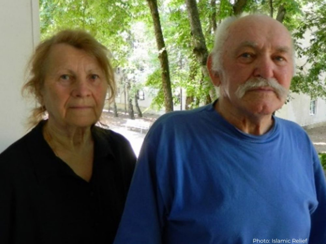 Un couple de personnes âgées