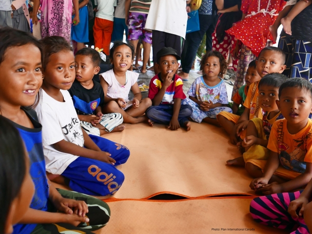 Des enfants dans un Espace ami des enfants